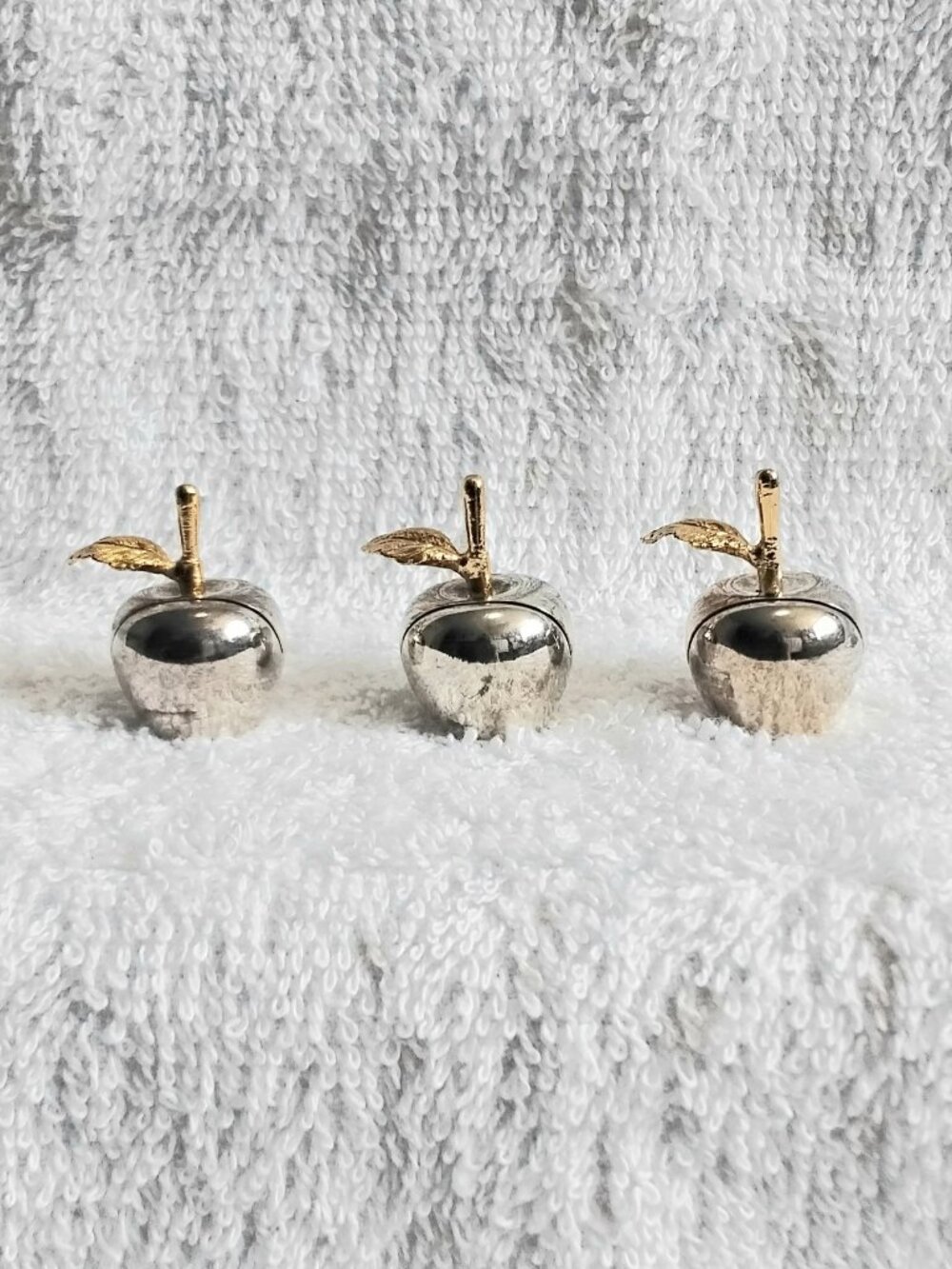 Set of 3 Beautiful Detailed & Decorative Solid Two-Tone Metal Apple Weights!!